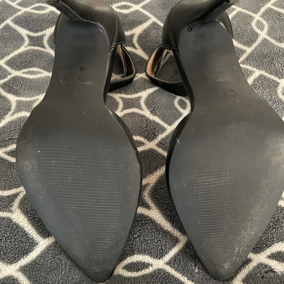 Black Pointed Toe Heels - Picture 4 of 5